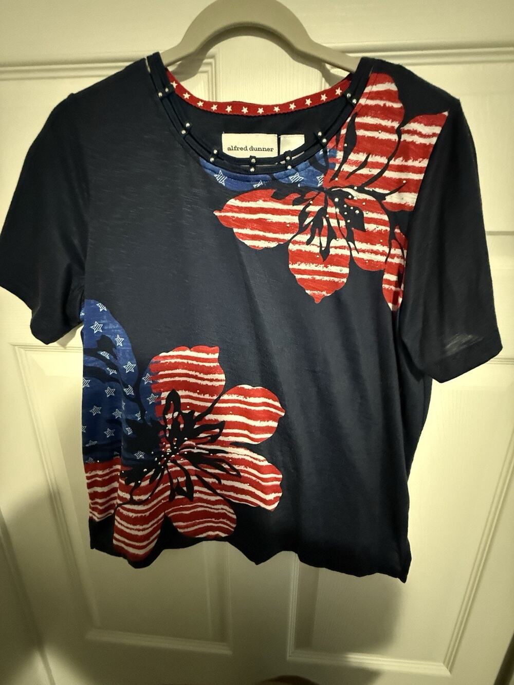 Alfred Dunner Women's T-Shirt S Navy Patriotic Floral Studded Scoop Neck flag